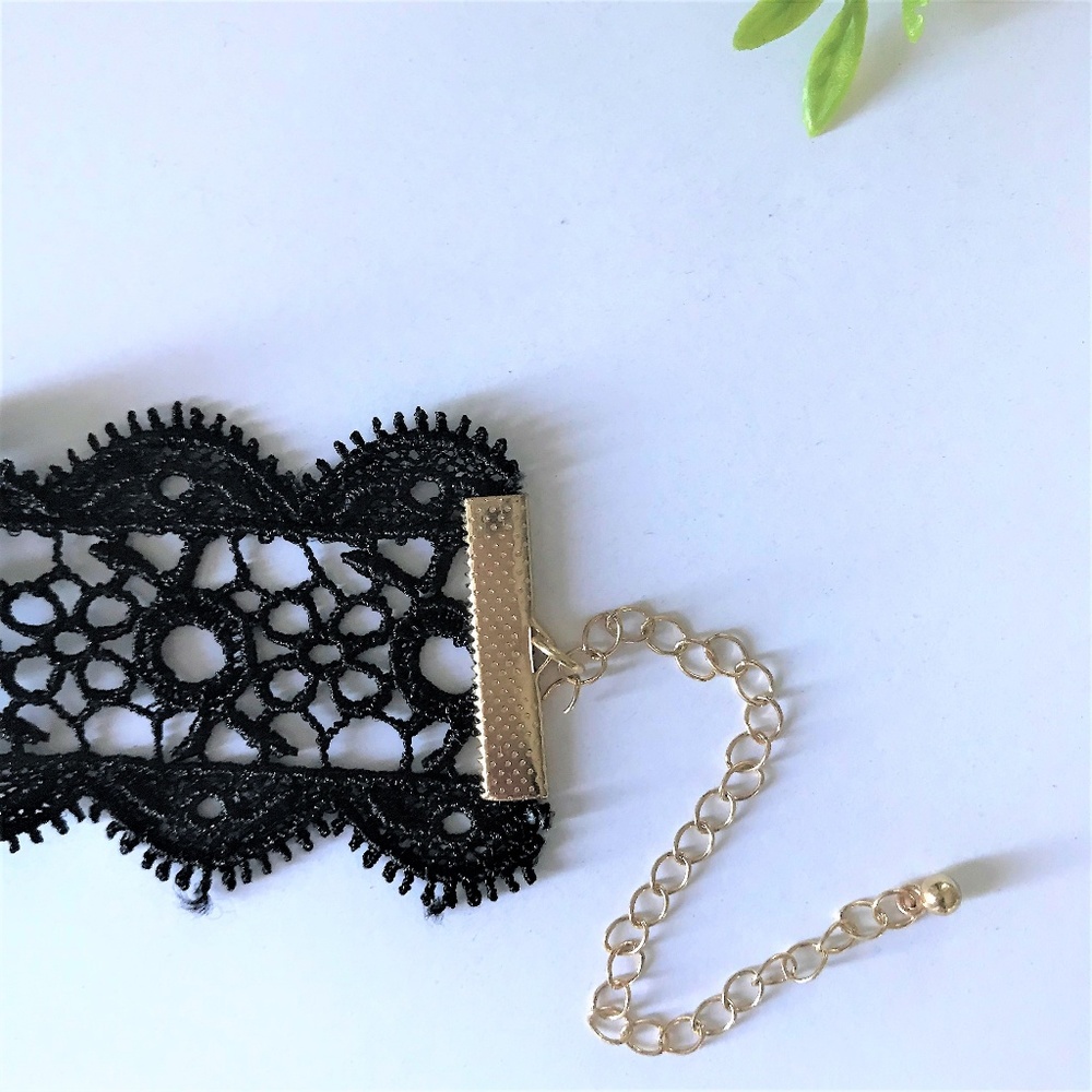 "Venecia" Victorian Choker Lace Gothic Necklace - Picture 5 of 6